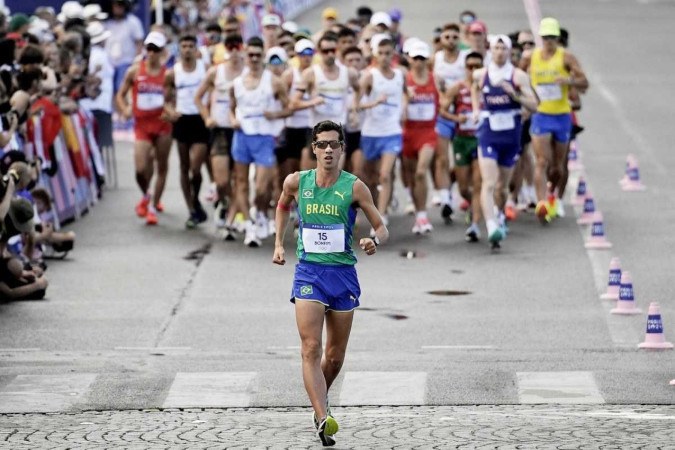  2024.08.01 - Jogos Olímpicos Paris 2024 - Marcha atlética 20km masculino - Caio Bonfim medalhista de prata.- Foto Alexandre Loureiro/COB. 
     -  (crédito: Alexandre Loureiro/COB)