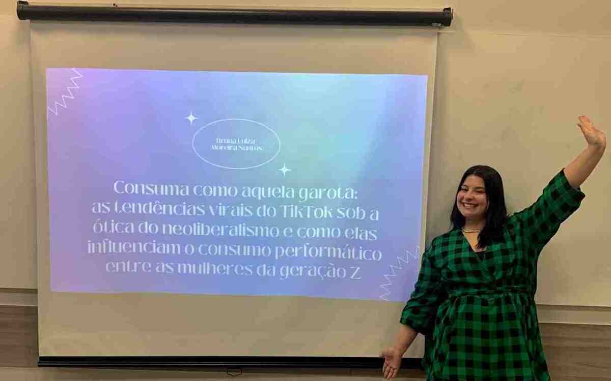 Bruna Andrade apresentado a pesquisa. -  (crédito: Arquivo Pessoal)