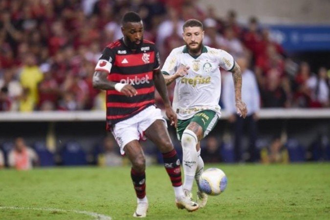 Gerson gasta a bola no Maracanã -  (crédito: Marcelo Cortes/Flamengo)