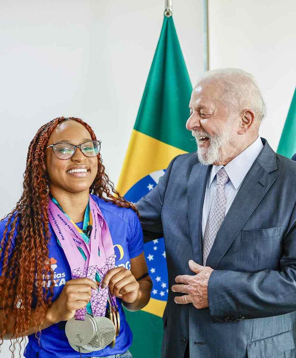 Nas redes sociais, o presidente parabenizou ginasta brasileira por prata em Paris  -  (crédito: Foto Ricardo Stuckert)