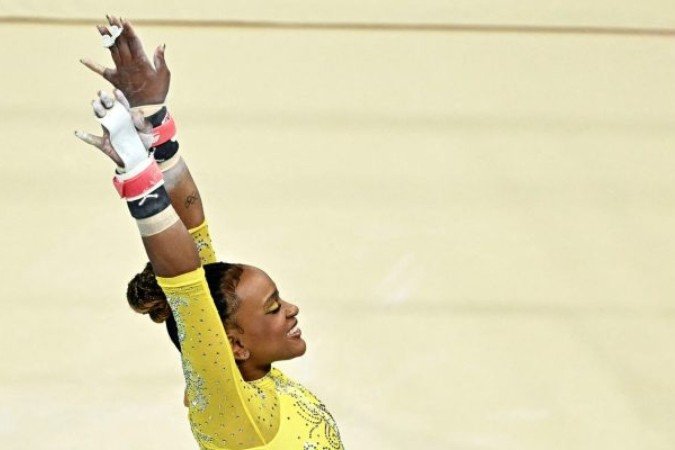 Rebeca logo após sua atuação em um dos quatro aparelhos na final da ginástica individual feminina. Atleta do Flamengo é prata - (crédito: Foto: Gabriel Bouys/AFP via Getty Images) Rebeca logo após sua atuação em um dos quatro aparelhos na final da ginástica individual feminina. Atleta do Flamengo é prata - (crédito: Foto: Gabriel Bouys/AFP via Getty Images)