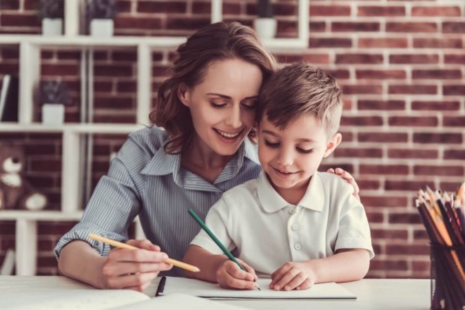 A transição para o segundo semestre escolar é um recomeço significativo, exigindo acolhimento e apoio para lidar com novas expectativas e desafios (Imagem: VGstockstudio | Shutterstock) -  (crédito: EdiCase)