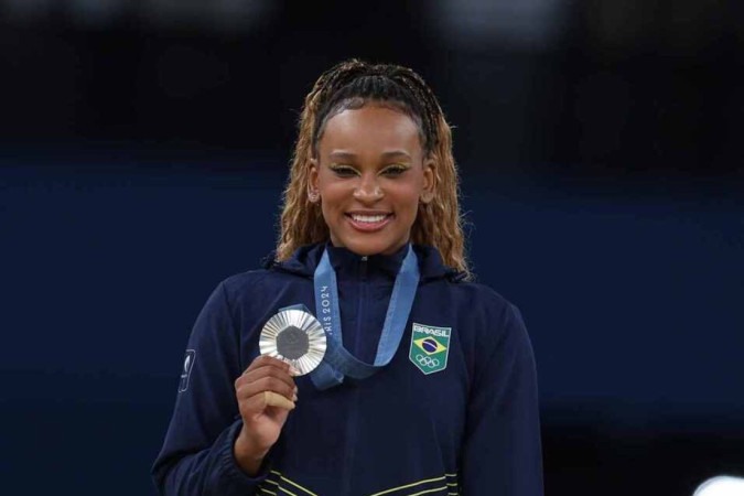 Rebeca Andrade com medalha de prata conquistada -  (crédito: Abelardo Mendes /CB/DAPress )