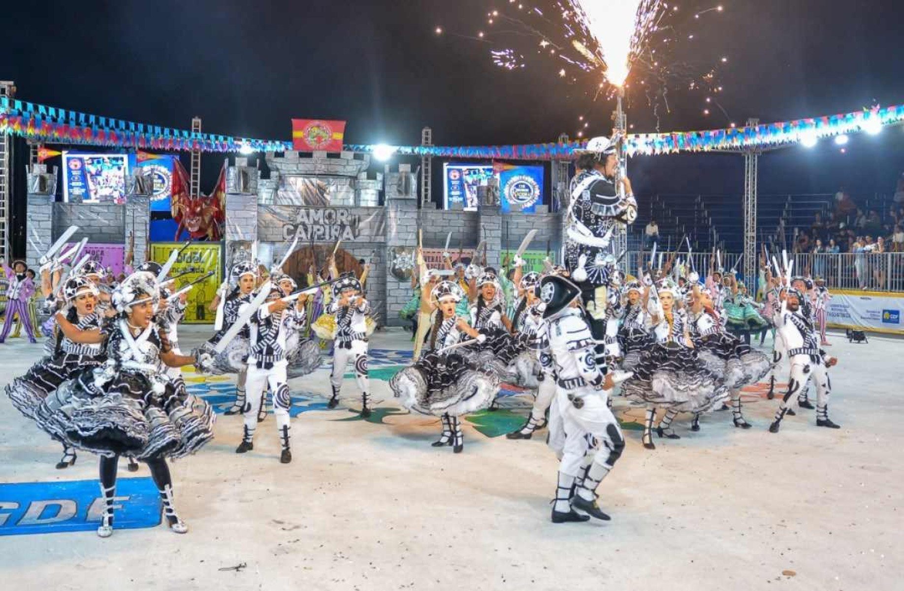 Amor Caipira, de Roraima, vice-campeã do Brasil pela Confebraq 2024. Concurso Nacional da Conferederação Nacional de Entidades Juninas (Confebraq) consagra a quadrilha Arroxa o Nó como Campeã do Brasil de 2024.