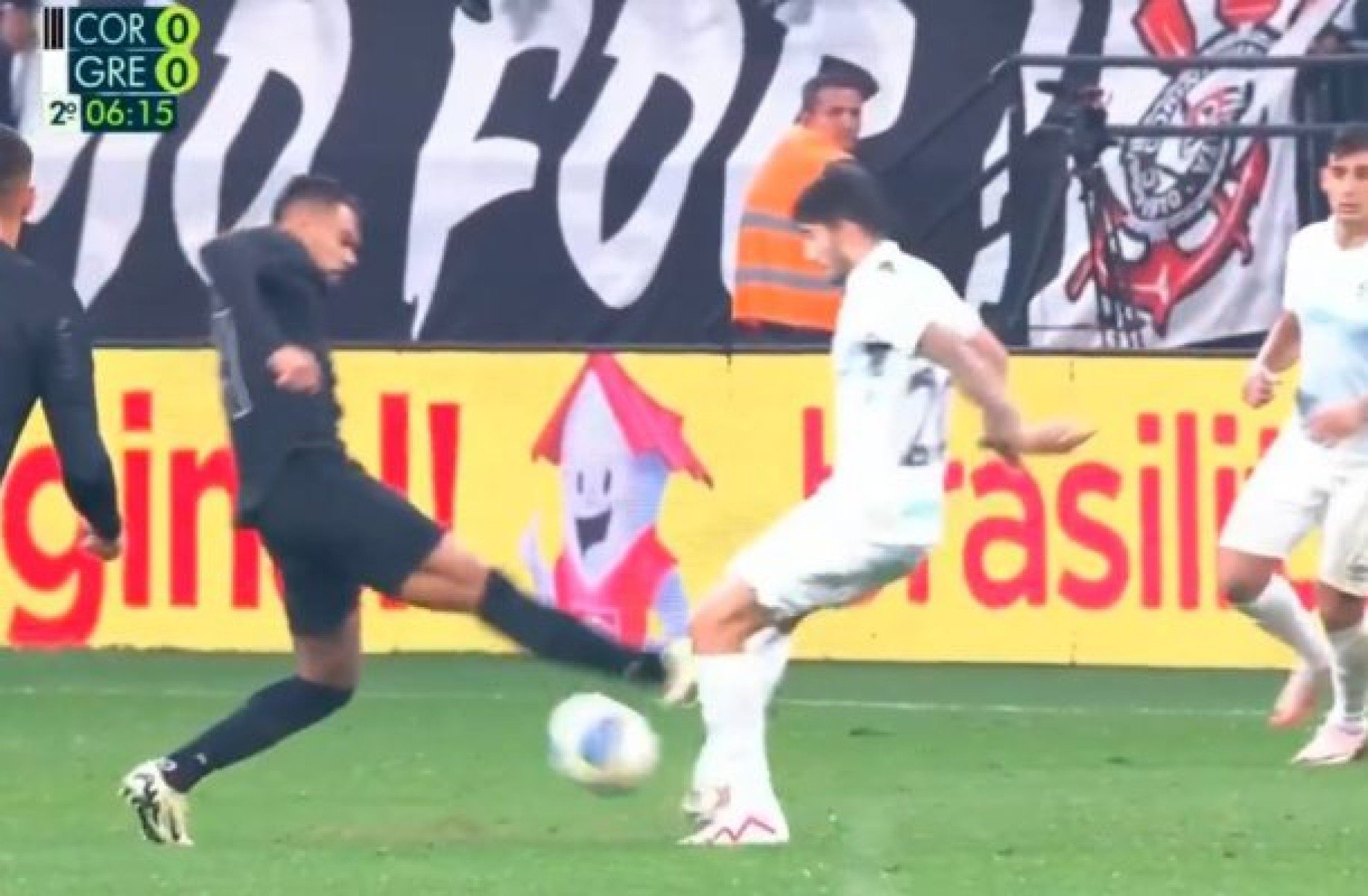 Expulso, Raniele é desfalque do Corinthians para jogo da volta