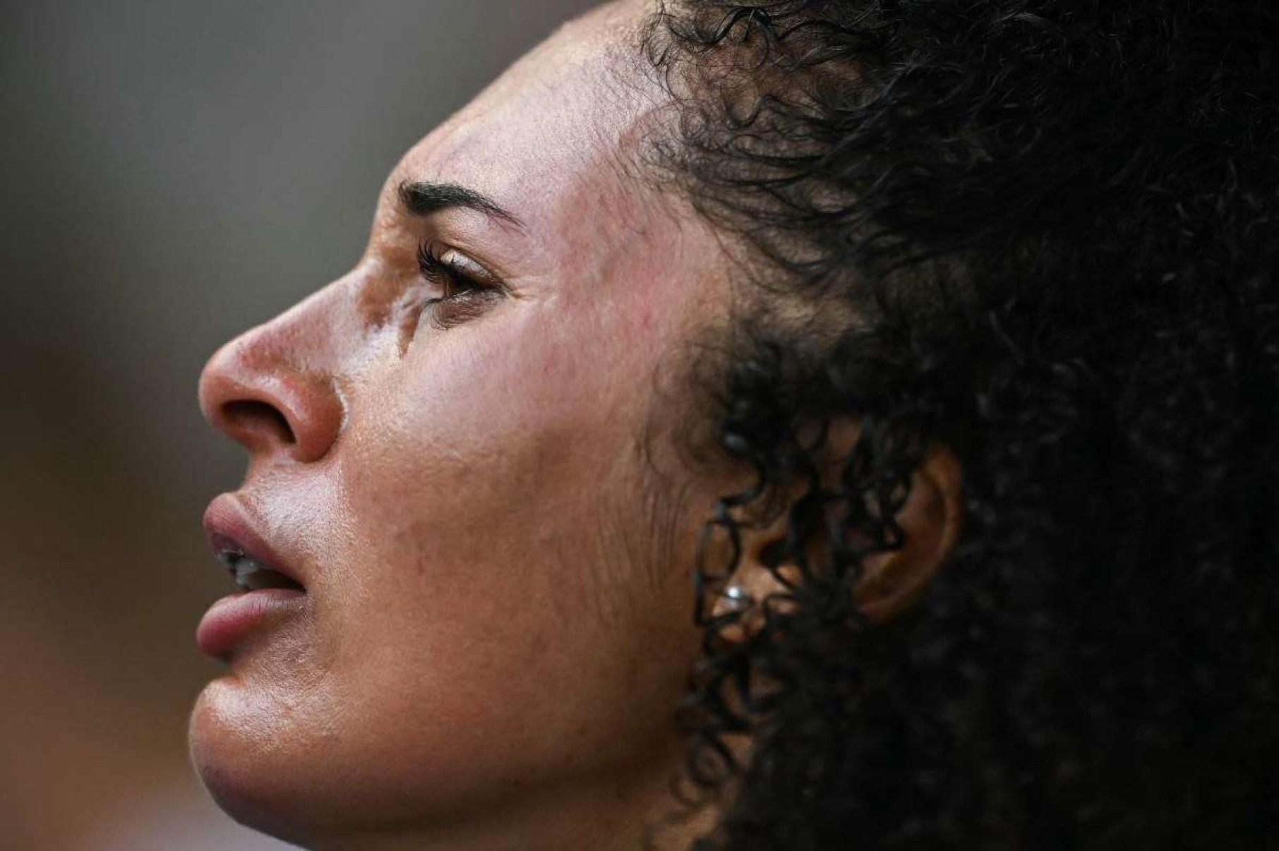  Brazils Valdileia Martins reacts after injuring herself in the womens high jump qualification of the athletics event at the Paris 2024 Olympic Games at Stade de France in Saint-Denis, north of Paris, on August 2, 2024. (Photo by Ben STANSALL / AFP)       