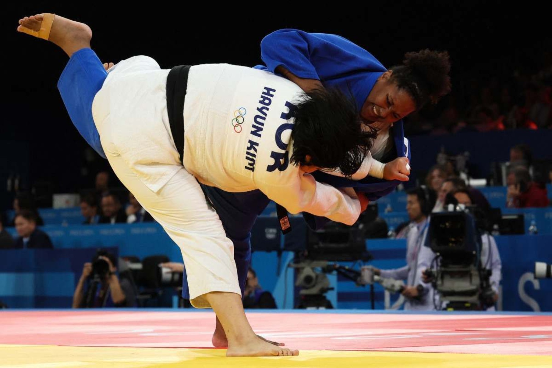  South Koreas Kim Hay-un and Brazils Beatriz Souza (Blue) compete in the judo womens +78kg quarter-final bout of the Paris 2024 Olympic Games at the Champ-de-Mars Arena, in Paris on August 2, 2024. (Photo by Jack GUEZ / AFP)       