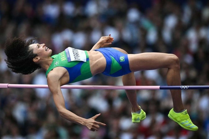  Brazils Valdileia Martins competes in the womens high jump qualification of the athletics event at the Paris 2024 Olympic Games at Stade de France in Saint-Denis, north of Paris, on August 2, 2024. (Photo by Ben STANSALL / AFP)        -  (crédito: SAINT-DENIS, FRANÇA)