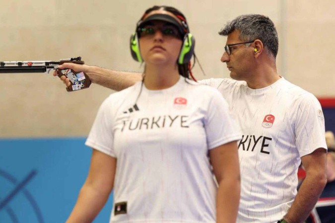 Yusuf Dikeç posando após retornar à Turquia -  (crédito: Getty Images)