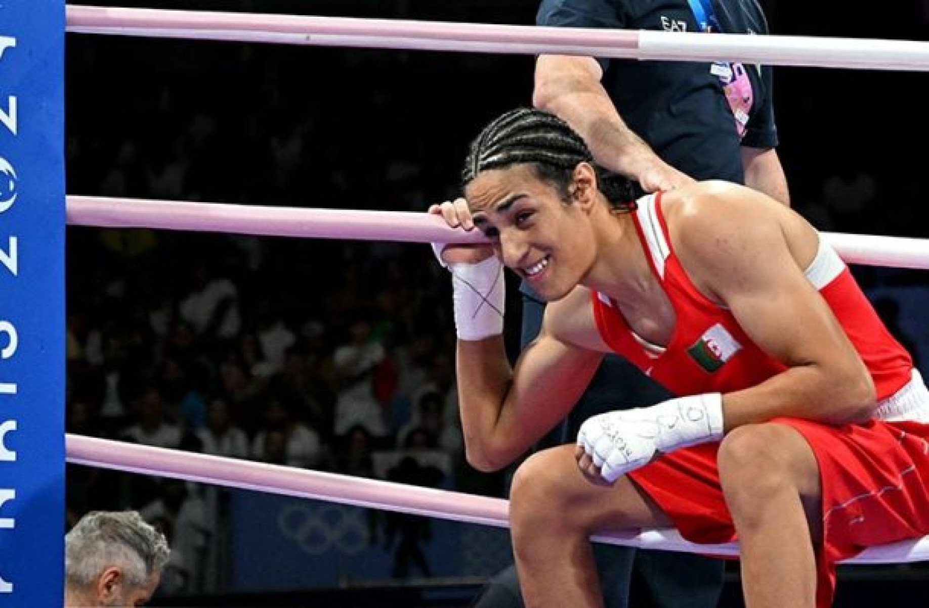 Conheça a boxeadora argelina e a polêmica que a tornou alvo de ataques transfóbicos na Olimpíada