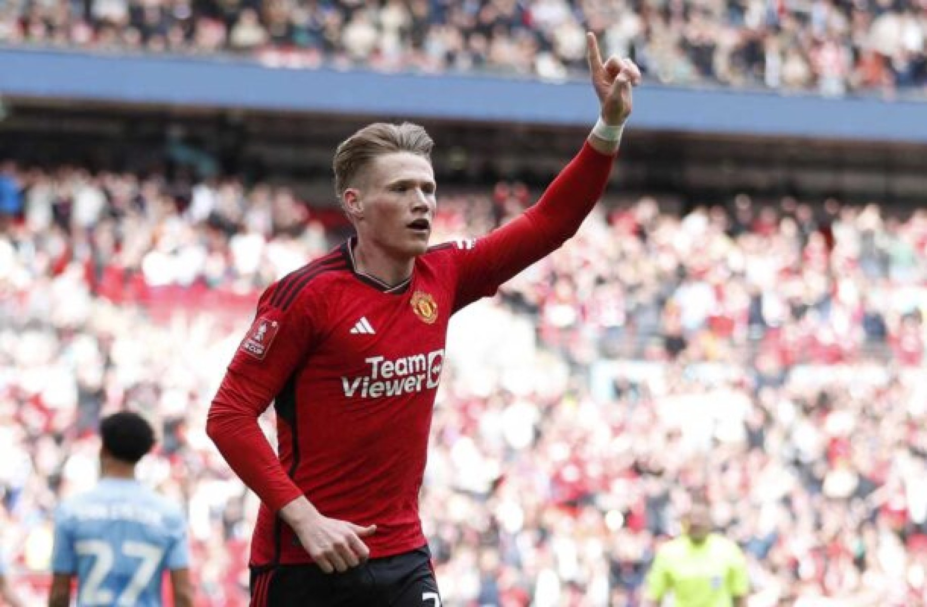 Fulham faz proposta ao Manchester United por McTominay