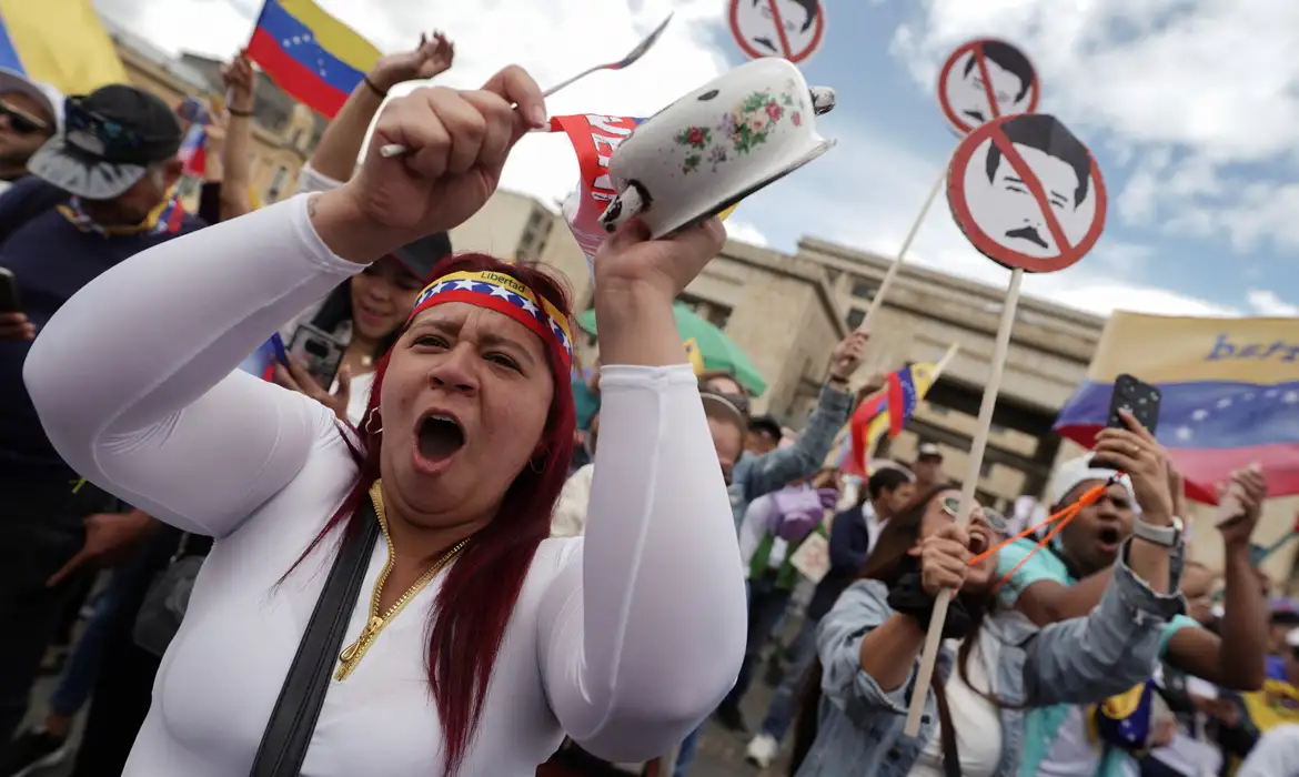 Venezuela tem dia de protestos da oposição e de apoiadores de Maduro -  (crédito: EBC)