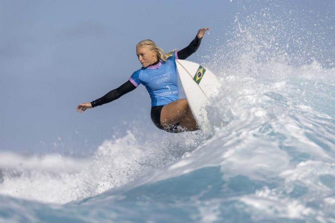 Dois brasileiros continuam vivos na disputa: Gabriel Medina e Tatiana Weston-Webb (foto) -  (crédito: Ed Sloane/POOL/AFP)