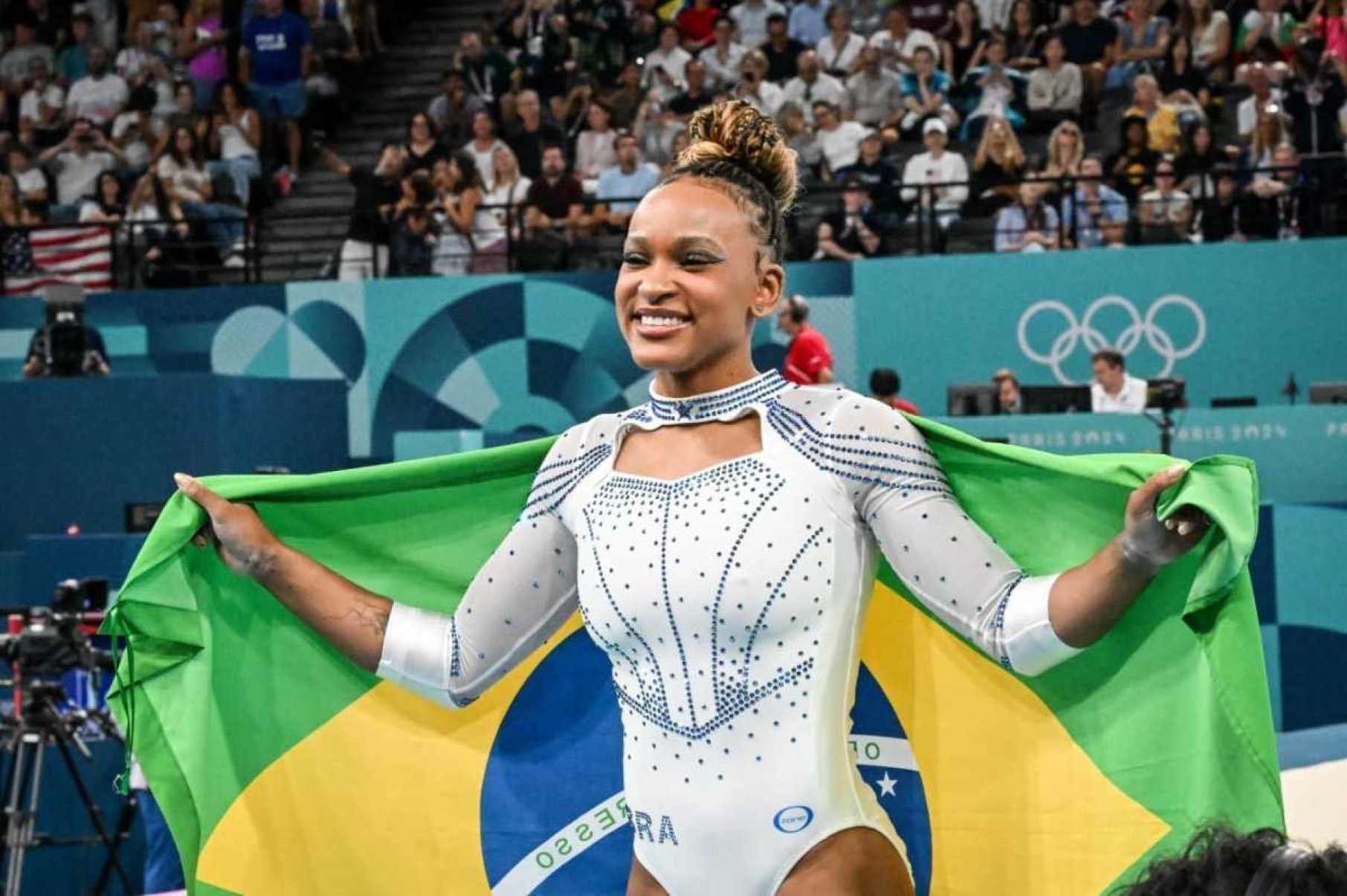 Rebeca Andrade conquista a medalha de prata no salto da ginástica artística dos Jogos Olímpicos de Paris 2024