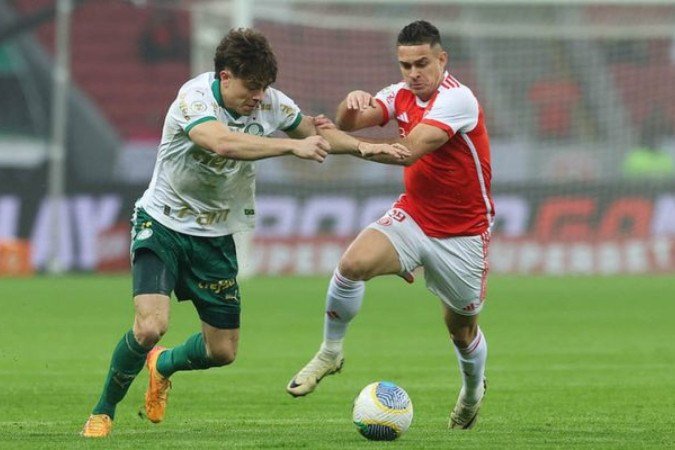 Jogadores de Inter e Palmeiras em disputa de bola no Brasileirão - (crédito: Foto: Cesar Greco/Palmeiras/by Canon) Jogadores de Inter e Palmeiras em disputa de bola no Brasileirão - (crédito: Foto: Cesar Greco/Palmeiras/by Canon)