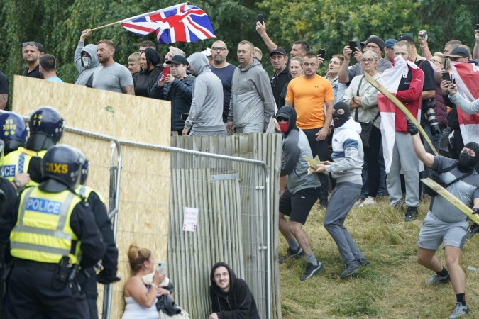 O que se sabe sobre os protestos violentos da direita radical no Reino Unido  -  (crédito: BBC Geral)