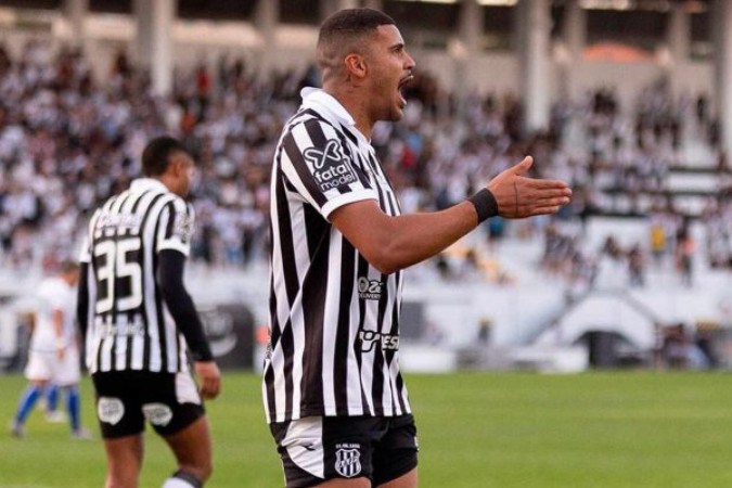 Jeh festeja gol da Ponte diante do Avaí  -  (crédito: Foto: Divulgação/Ponte Preta)