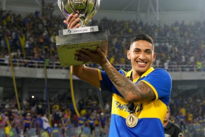 Jogador de 22 anos de idade vai reforçar clube que conta com grandes estrelas -  (crédito: Foto: Divulgação/Boca Juniors)