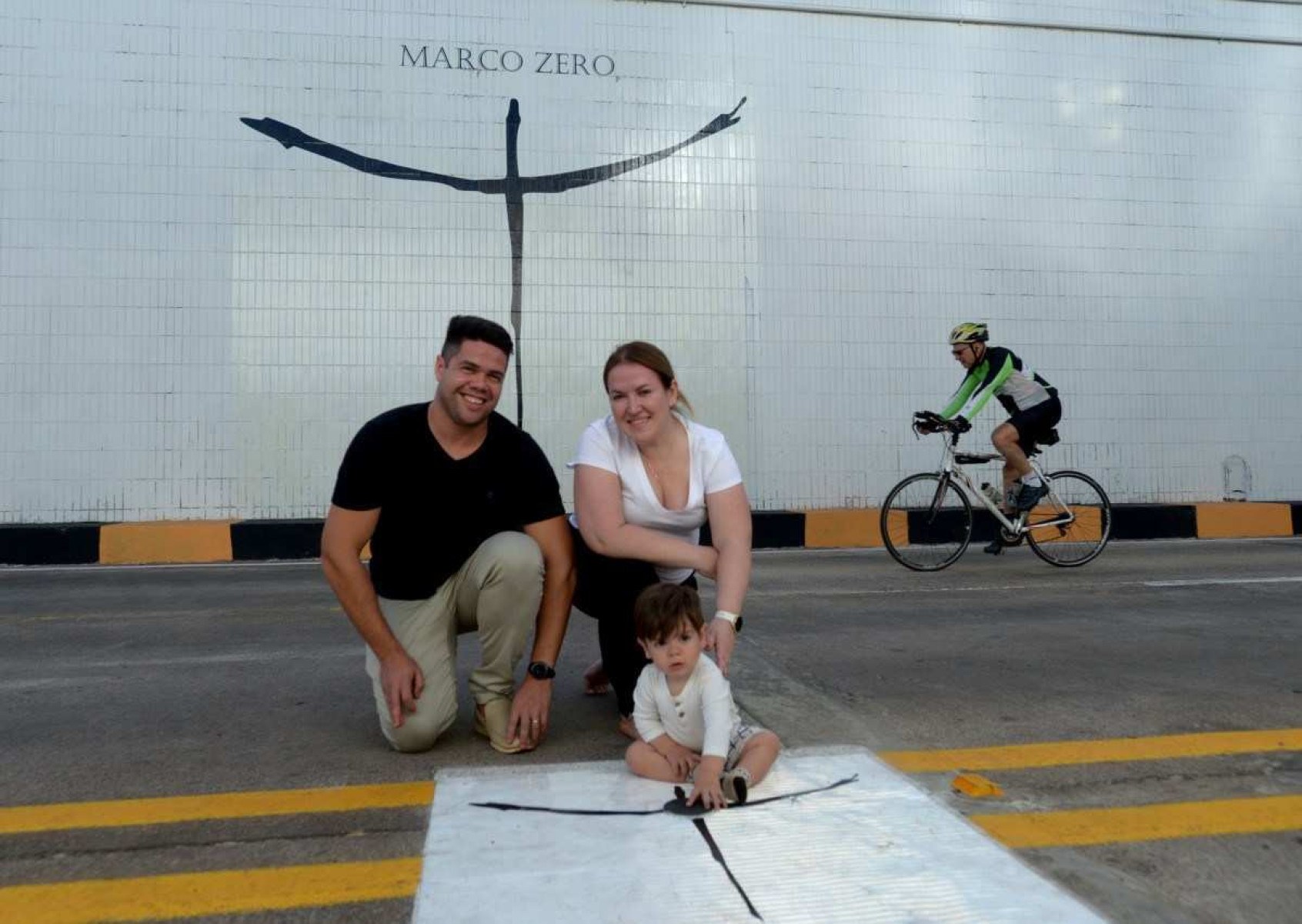 O casal Luiz e Eduarda Ortiz levou o filho Gustavo para conhecer o ponto turístico