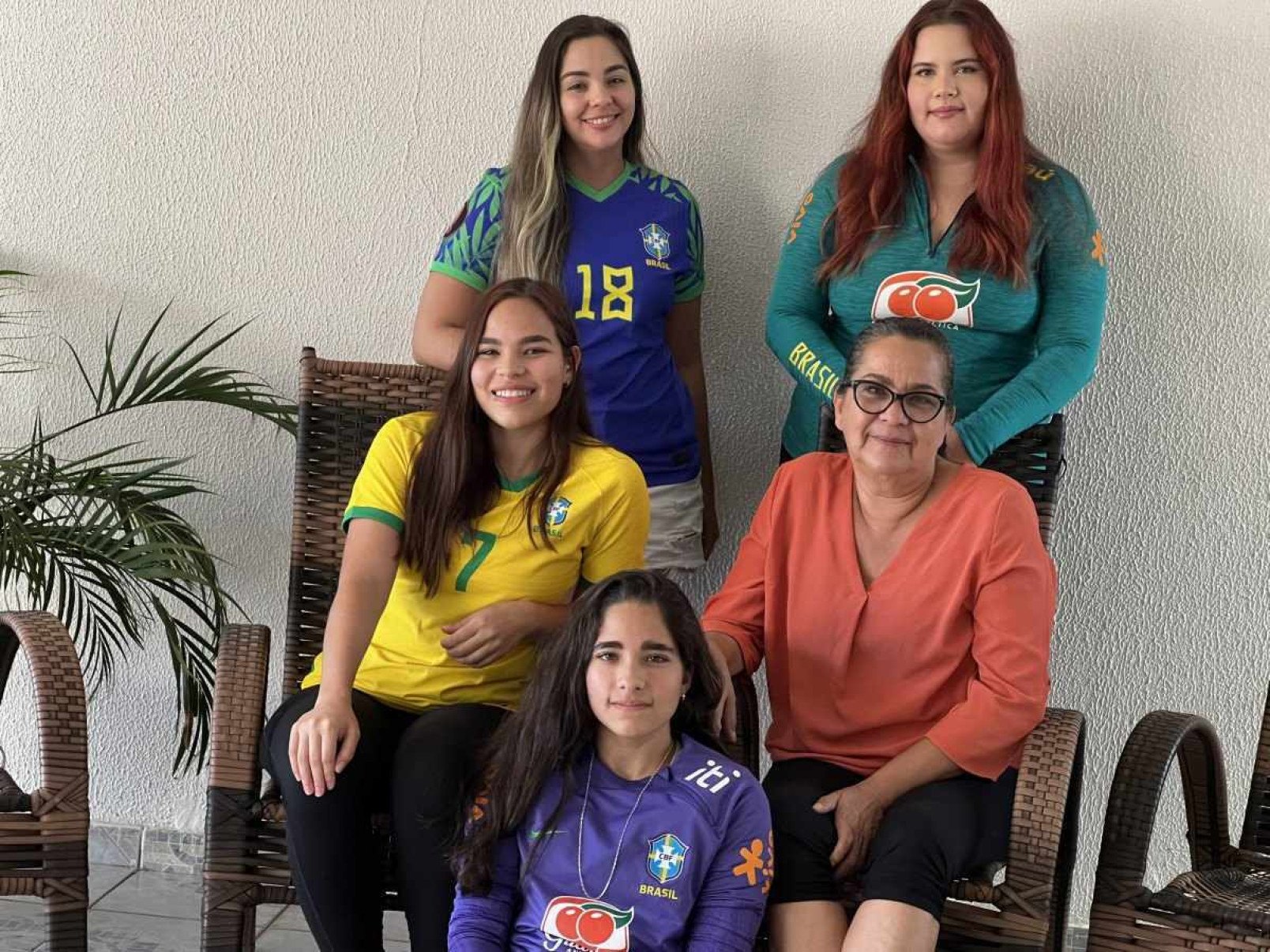 Verônica Jordão comemora indicação da filha Gabi Portilho à Bola de Ouro