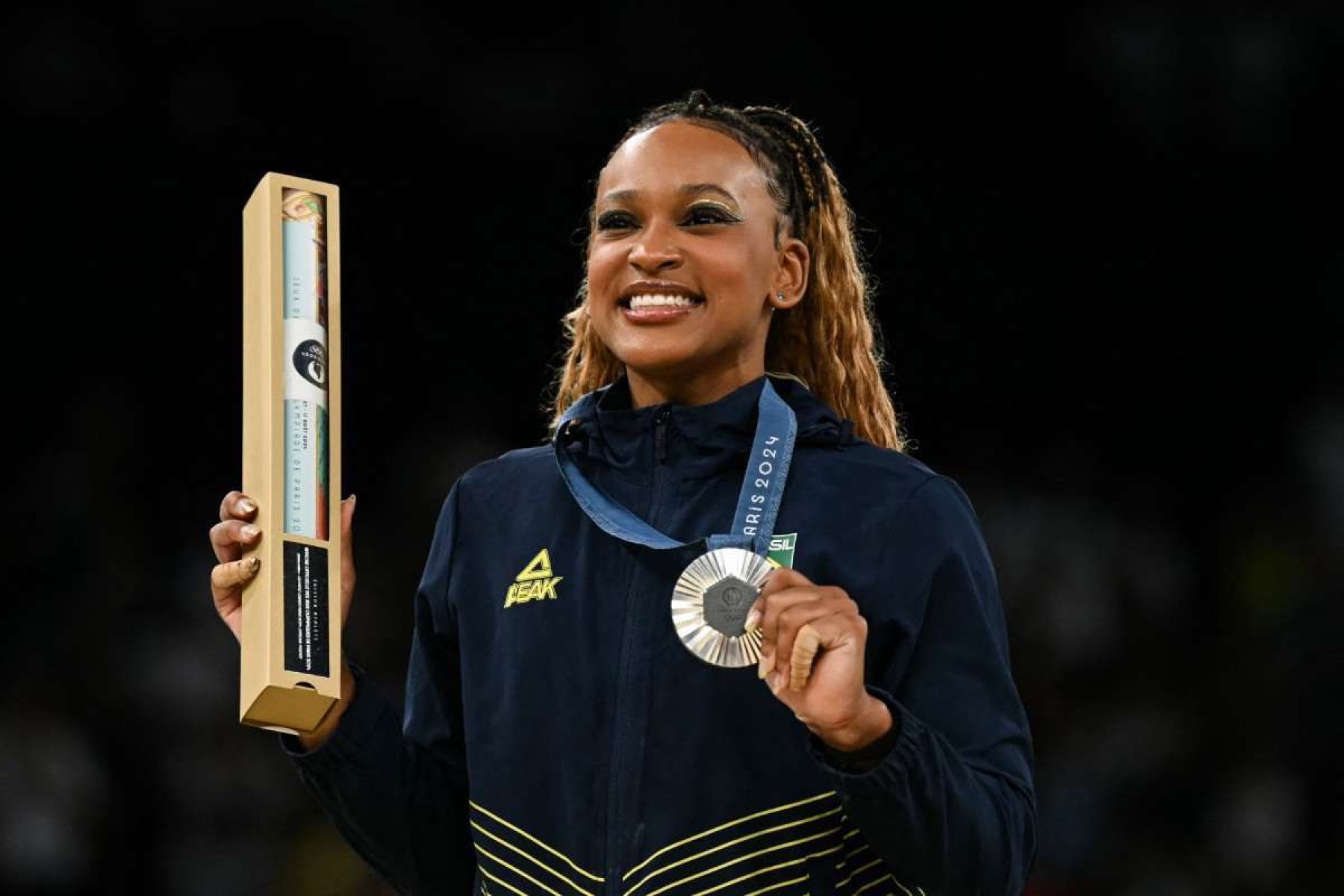  Brazils Rebeca Andrade (silver) poses during the podium ceremony for the artistic gymnastics womens vault during the Paris 2024 Olympic Games at the Bercy Arena in Paris, on August 3, 2024. (Photo by Paul ELLIS / AFP)       