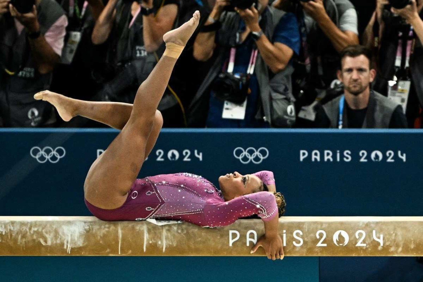 Rebeca e Biles ficam fora do pódio na trave da ginástica