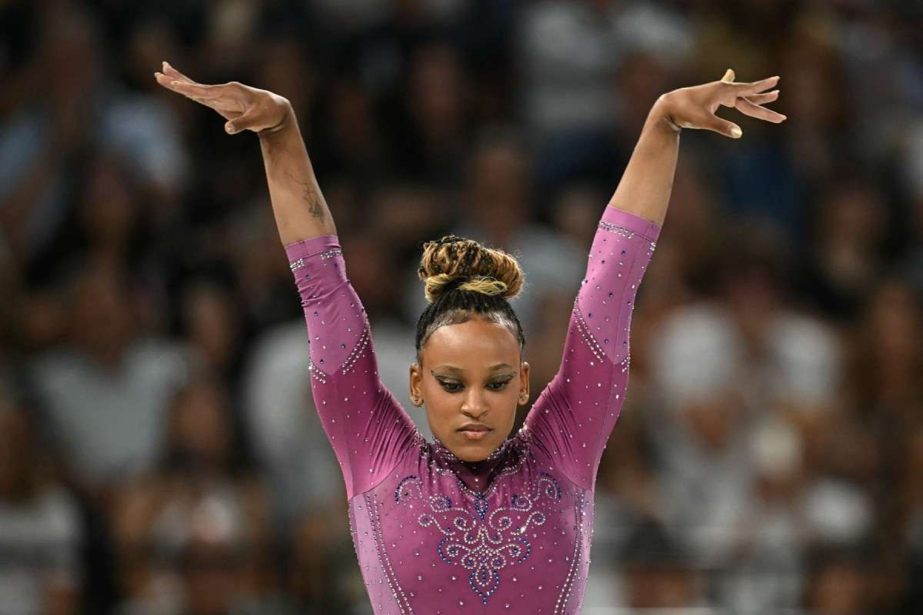 Rebeca Andrade na final da trave durante as Olimpíadas de Paris 2024      