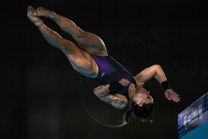  Brazil's Ingrid Oliveira competes in the women's 10m platform diving preliminary during the Paris 2024 Olympic Games at the Aquatics Centre in Saint-Denis, north of Paris, on August 5, 2024. (Photo by Oli SCARFF / AFP)
       -  (crédito: Oli SCARFF / AFP)