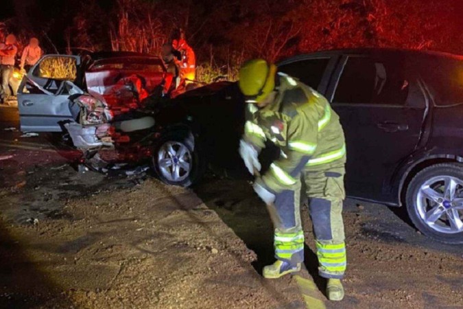 O acidente foi registrado na altura do km37 da MG-223, entre as cidades de Estrela do Sul e Monte Carmelo -  (crédito: Rede de Noticias)