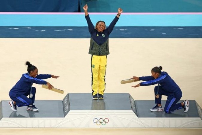 Atletas brasileiros reverenciam Rebeca Andrade -  (crédito: Foto: Elsa/Getty Images)