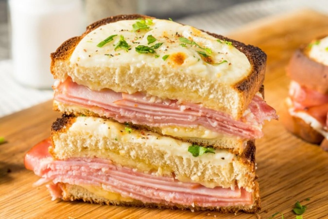 Croque monsieur (Imagem: Brent Hofacker | Shutterstock) -  (crédito: EdiCase)