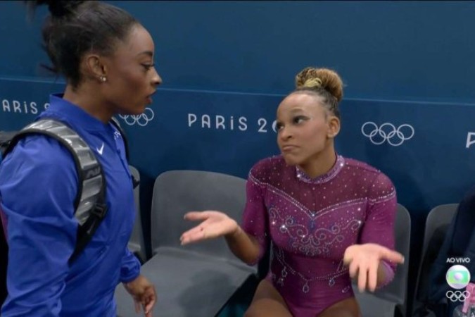 Rebeca Andrade e Simone Biles ficaram de fora do pódio na trave -  (crédito: Foto: Reprodução)