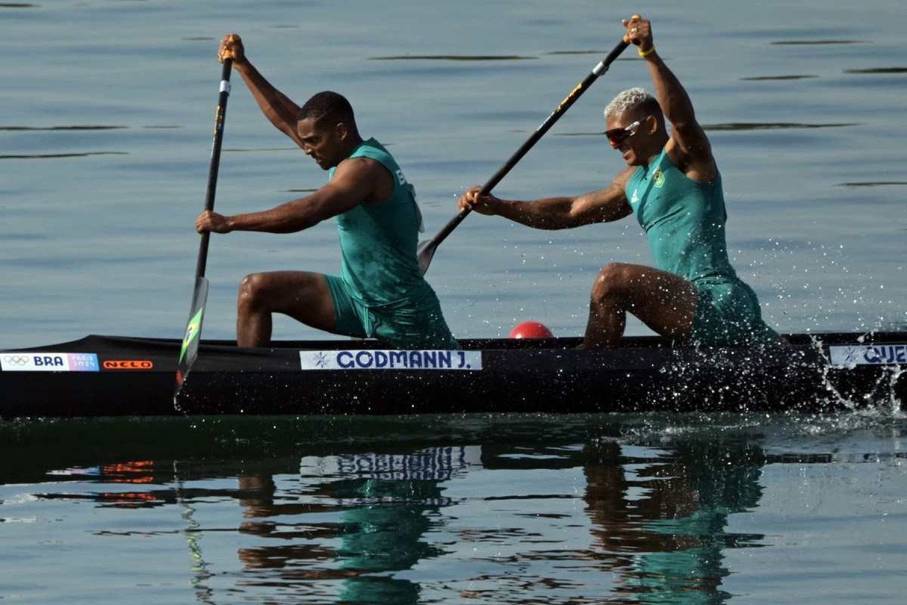 Isaquias Queiroz e Jacky Godmann garantem vaga na semi na canoagem velocidade