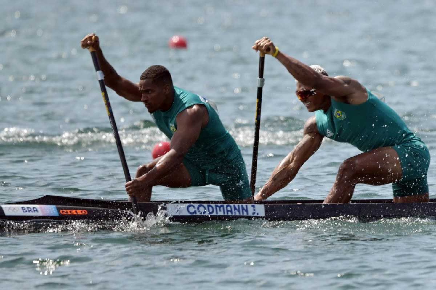 Conheça Isaquias Queiroz e Jacky Godmann, dupla que busca medalha na canoagem