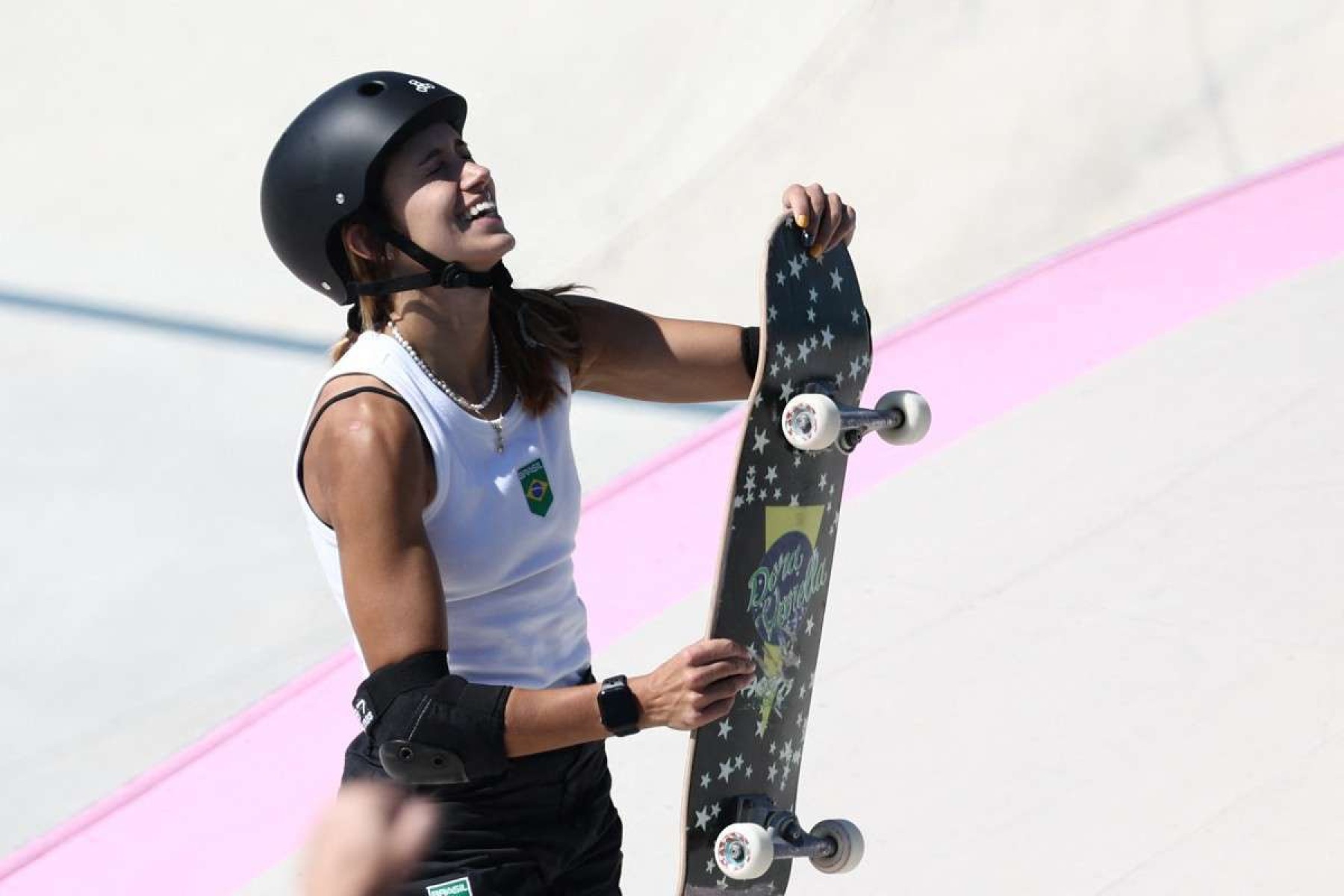 Quem é a brasileira Dora Varella, finalista do skate park feminino