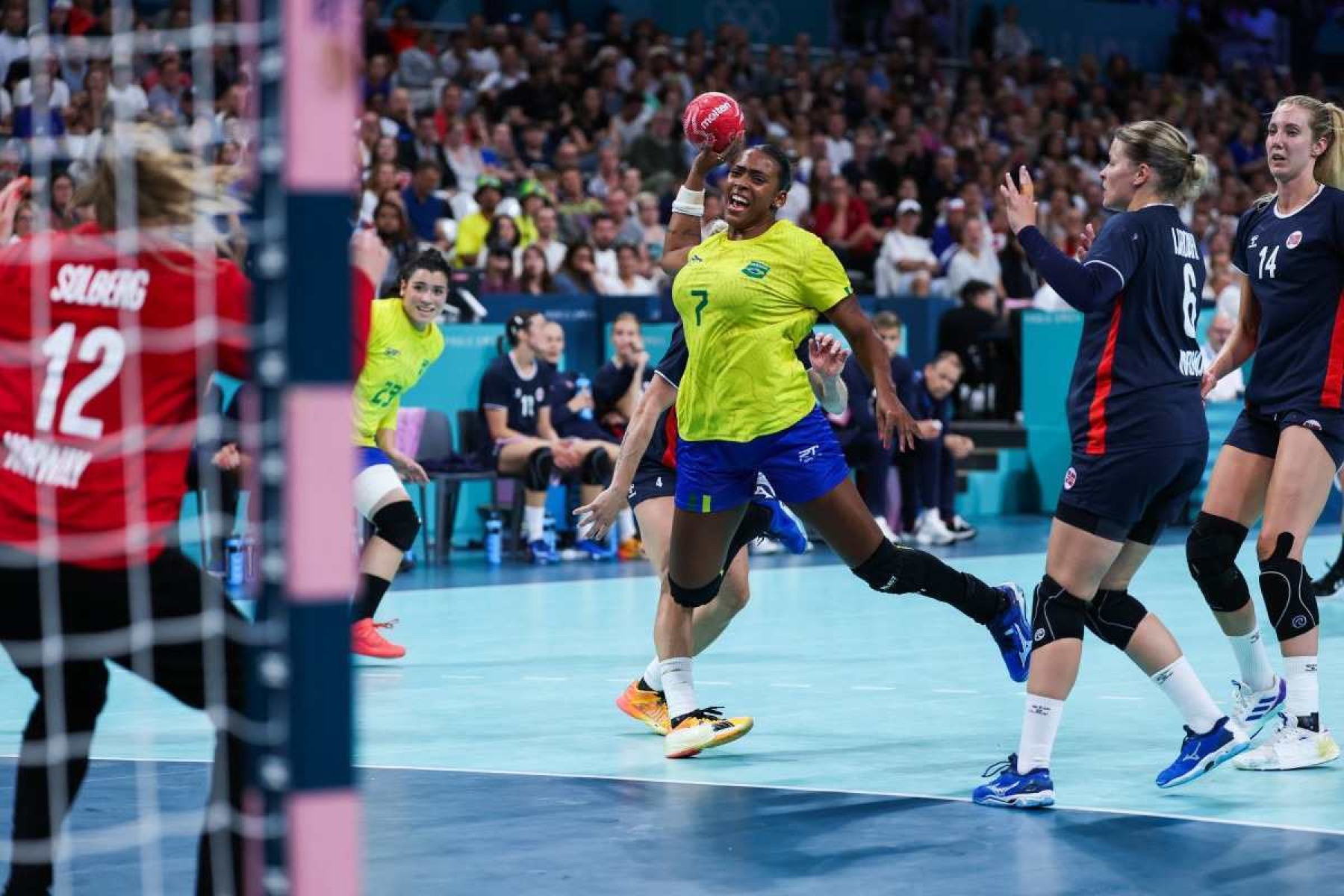 Handebol feminino: Brasil perde para a Noruega e cai nas quartas de final