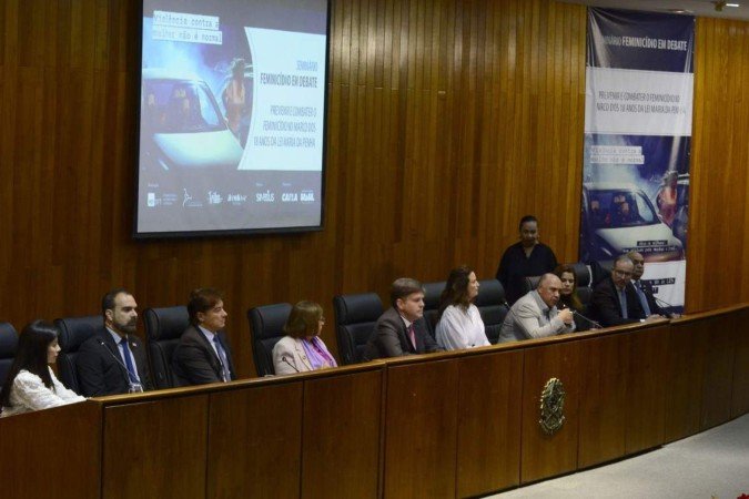 No mês em que se completam 18 anos da Lei Maria da Penha, o Ministério Público do Distrito Federal e Territórios realiza um seminário para discutir a violência contra a mulher 