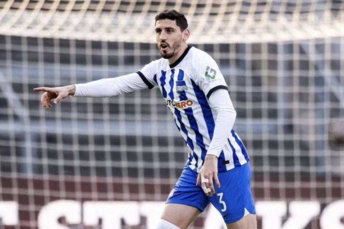 Agustín Rogel em ação pelo Hertha Berlim. Jogador assinará com o colorado por um ano -  (crédito: Foto: Hertha BSC)