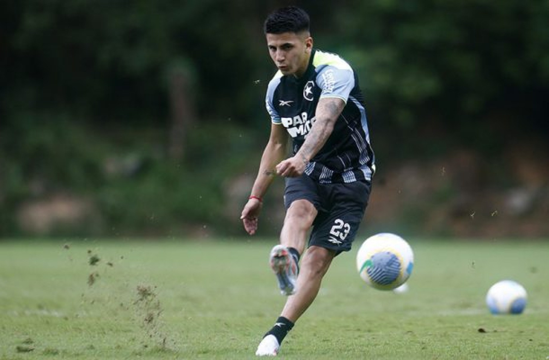 Sem Tiquinho e com Almada: os relacionados do Botafogo para jogo da Copa do Brasil