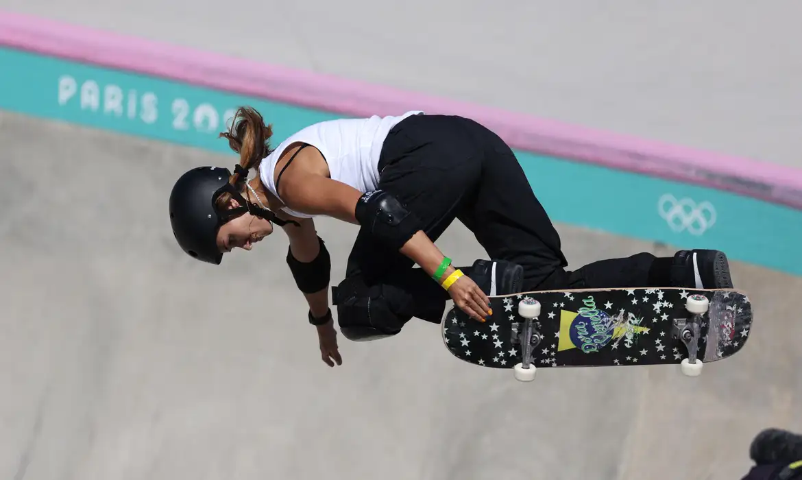 Dora Varella se classifica à final por medalhas no skate park em Paris -  (crédito: EBC)