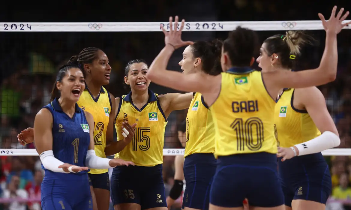 Brasil vence República Dominicana e vai à semifinal no vôlei feminino -  (crédito: EBC)