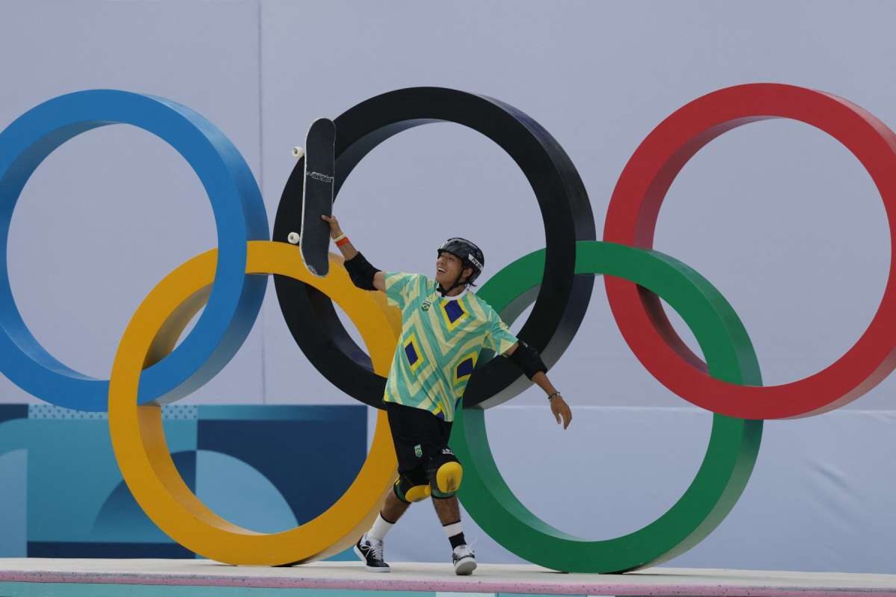 Augusto Akio conquistou o bronze para o Brasil nas Olimpíadas de Paris            