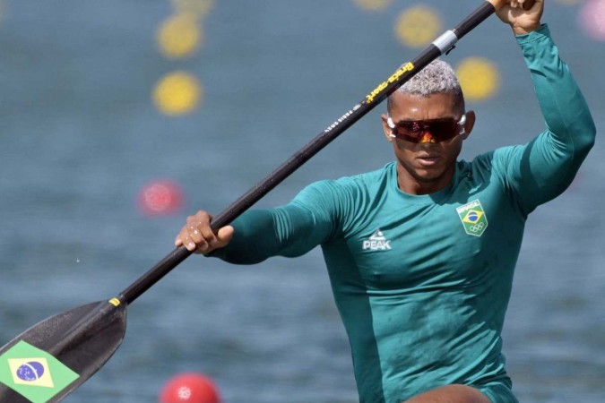 Isaquias Queiroz na competição de canoagem rápida de 1000 metros nesta quarta-feira (7/8)       -  (crédito: Bertrand GUAY / AFP)