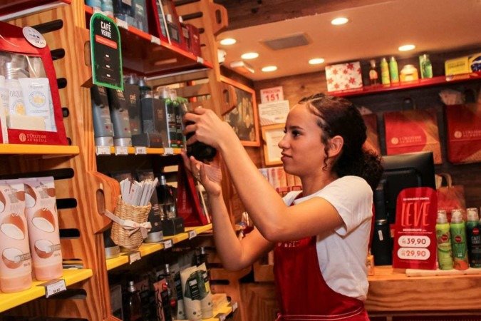 Cauane Ferreira, vendedora de cosméticos
