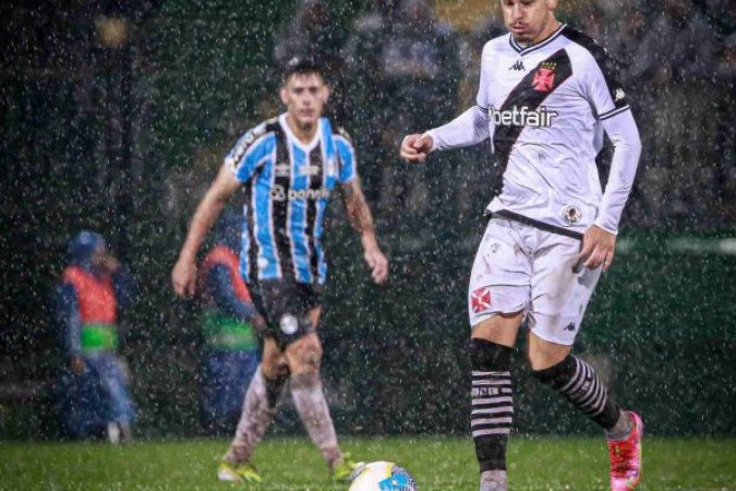 Hugo Moura, do Vasco, lembra de campo encharcado contra o Grêmio -  (crédito: Foto: Matheus Lima/Vasco)