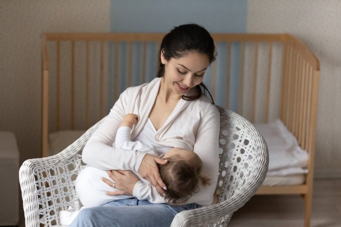 A amamentação oferece benefícios tanto para o bebê quanto para a mãe (Imagem: fizkes | Shutterstock)  -  (crédito: EdiCase)