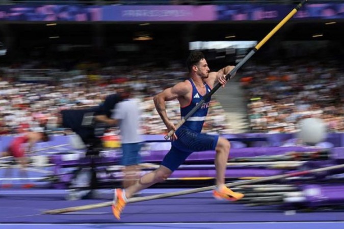 Francês Anthony Ammirati antes do salto que viralizou -  (crédito: Foto: Andrej Isakovic/AFP via Getty Images)