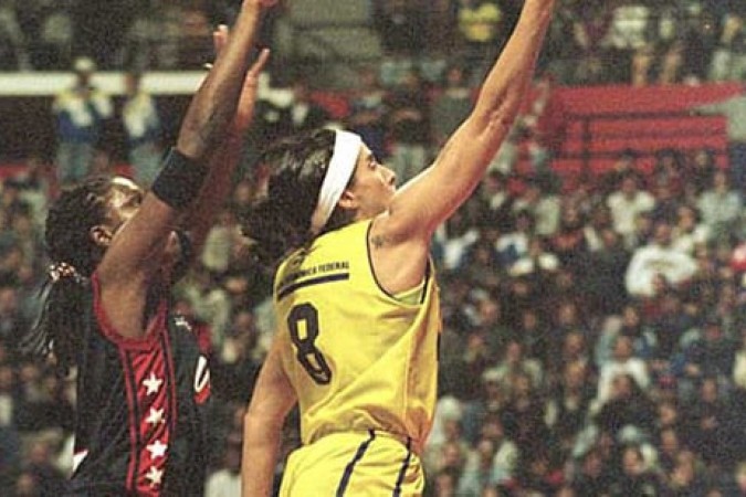 Paula é um dos maiores nomes da história do basquete brasileiro -  (crédito: Foto: Marie Hippenmeyer/AFP via Getty Images)