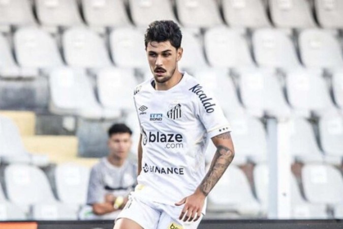 João Basso pode reestrear pelo Santos contra o Paysandu -  (crédito: Foto: Raul Baretta / Santos)