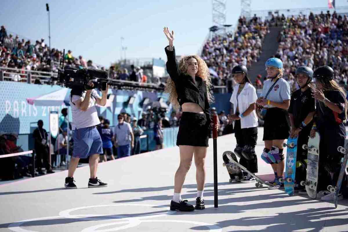 Karen Jonz foi responsável por abrir a final do skate park feminino na última terça-feira (6/8). -  (crédito: Alexandre Loureiro/ COB)